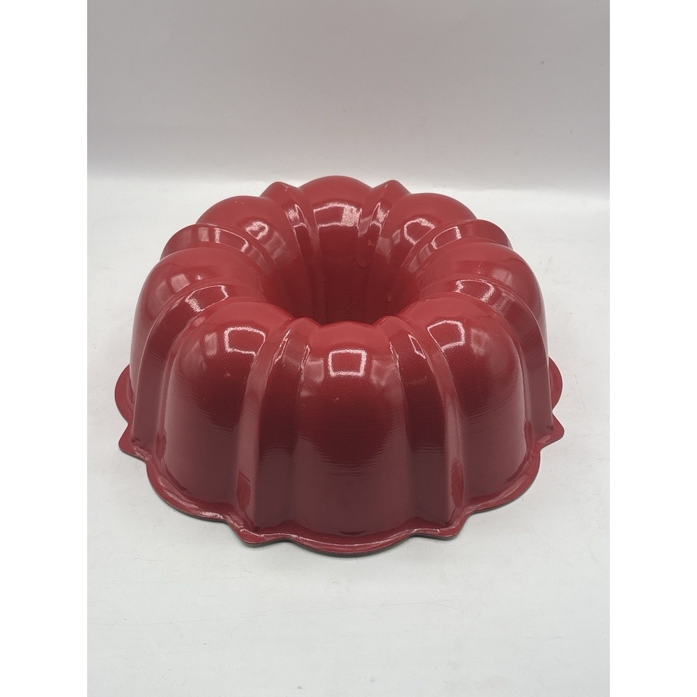 VINTAGE NORDIC WARE USA Formed Aluminum  Classic Bundt Pan 10.25" Red Exterior
